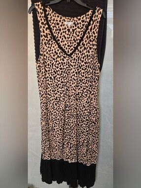 Secret Treasures, 2X leopard print sleeveless midi nightgown.